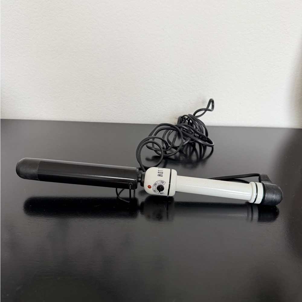 Hot Tools Ceramic Black and White Curling Barrel 1.25”